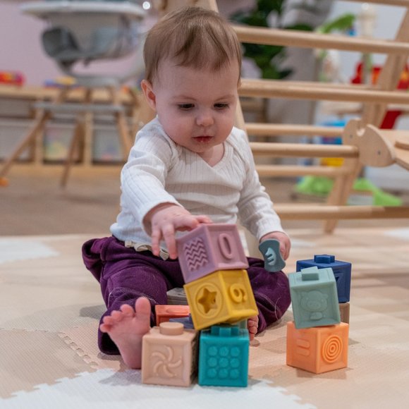 Silicone Interlocking Building Blocks - Picture 6 of 7